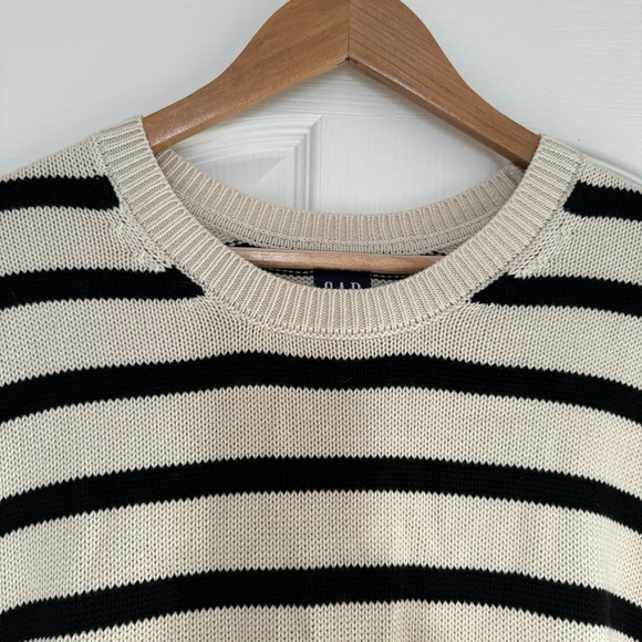 NWT Gap 24/7 Split-Hem Crewneck Sweater size M - Picture 4 of 9